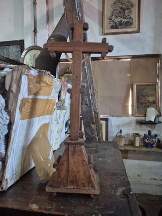 Cristo de notario con cruz de madera