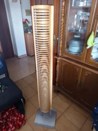 Mueble CD Madera Base Acero 40 Unidades