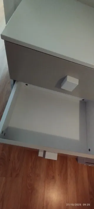 Cómoda 3 cajones gris y blanca