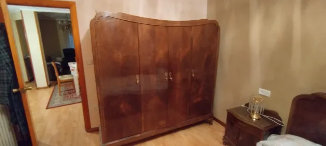 Dormitorio antiguo de madera