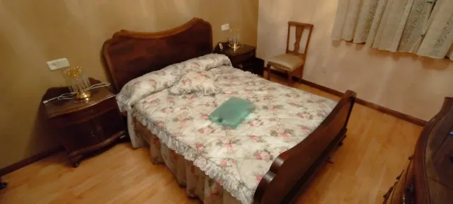 Dormitorio antiguo de madera