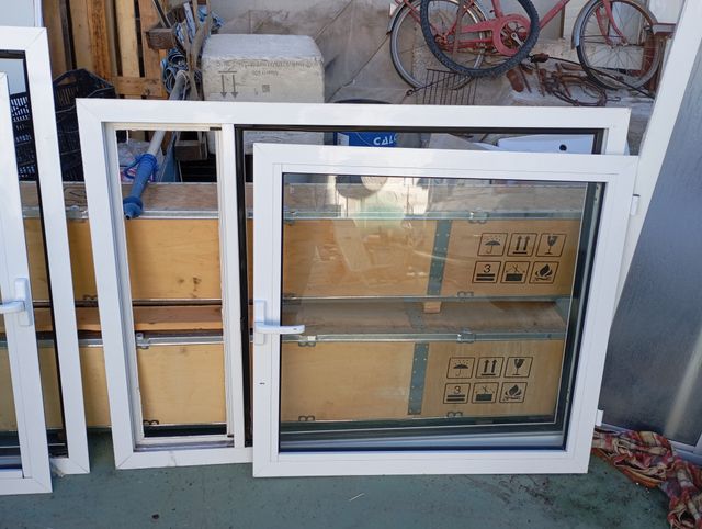 Ventana de aluminio blanca