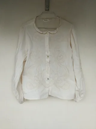 Blusa blanca bordada