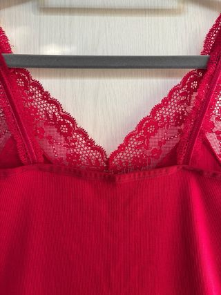 Camiseta lencera canalé rojo oscuro