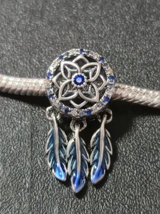 Charm atrapasueños con plumas