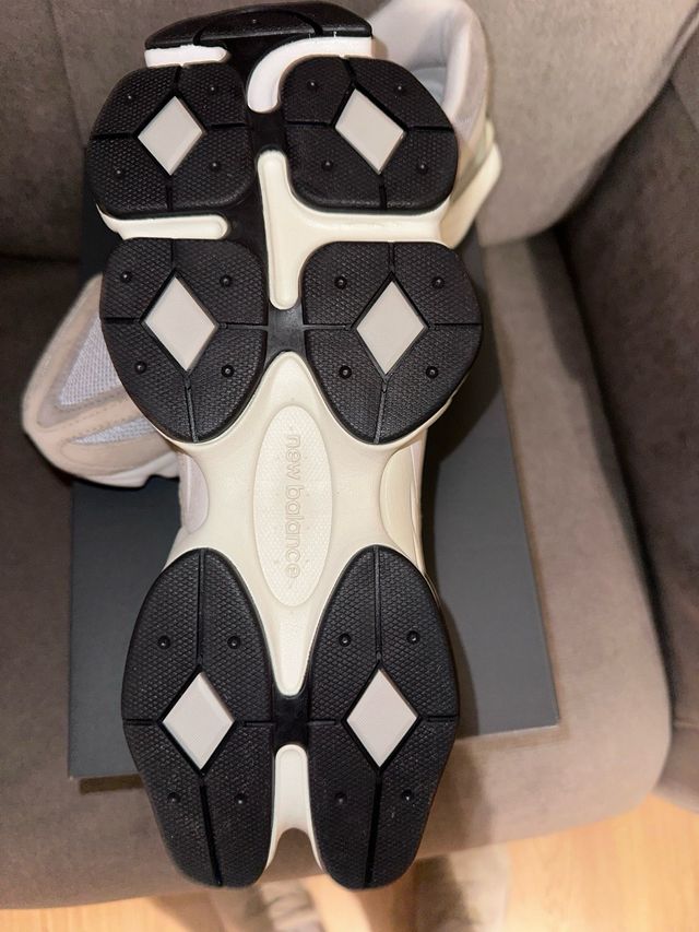 New Balance 9060 Beige Talla 42.5