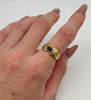 Anillo de oro 18kt con piedras