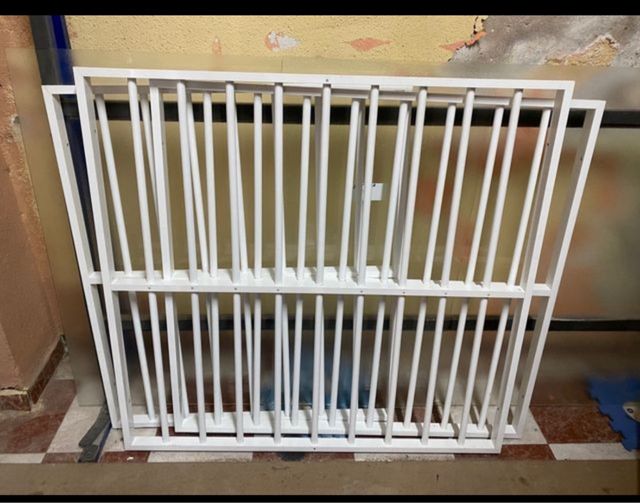 Reja de aluminio blanca