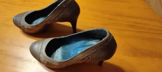 Zapatos de tacón de piel marrones