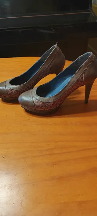 Zapatos de tacón de piel marrones