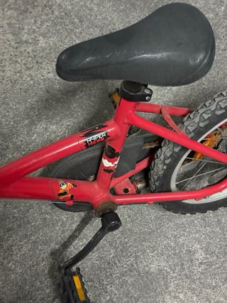 Bicicleta infantil roja