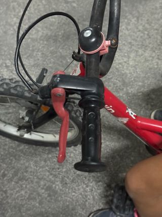Bicicleta infantil roja