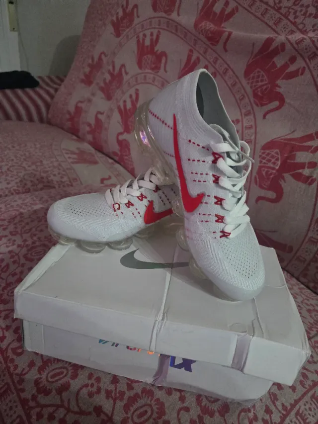 Zapatillas Nike Vapormax Blancas y Rojas