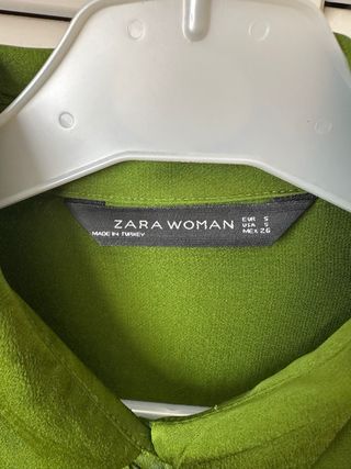 Camisa larga satinada Zara verde