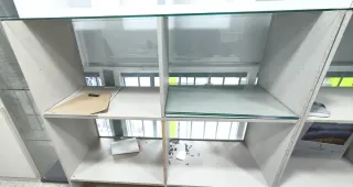 Estanterías de madera con cristal (2 unidades)