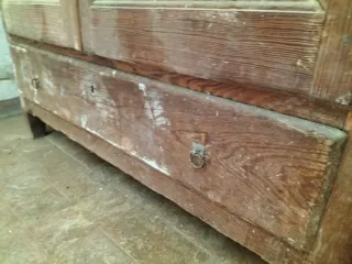 Armario antiguo de madera
