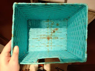 Estantería de mimbre con cestas