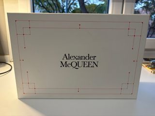 Sneakers bianche e nere Alexander McQueen