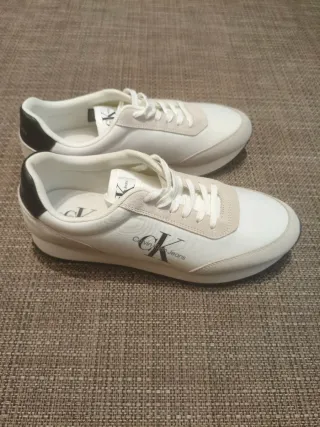 Tenis Calvin Klein talla 43 con dos usos piel/tela