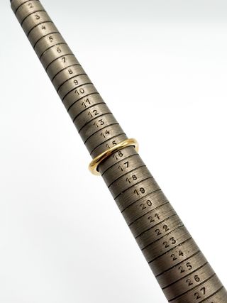 Anillo de dama de oro 18kt con piedras