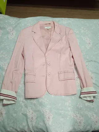 Chaqueta rosa con detalles