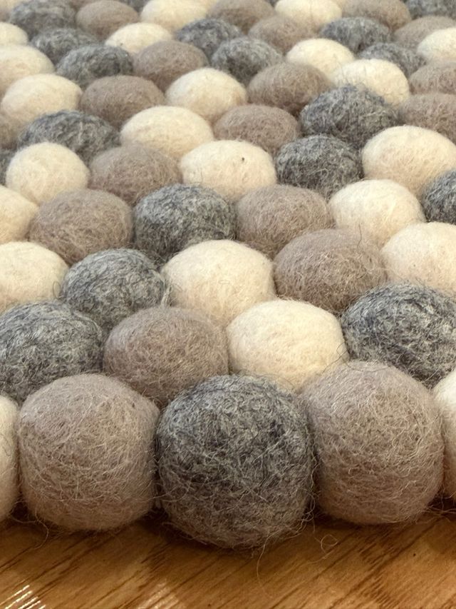 Alfombra redonda fieltro lana gris y blanco