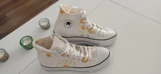 Converse bordadas a mano