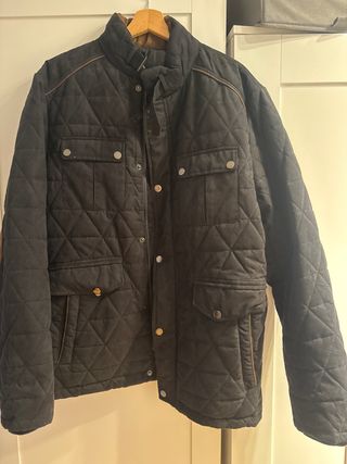 Cazadora efecto ante hombre negra