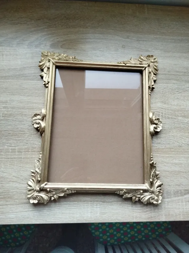 Marco antiguo dorado estilo barroco