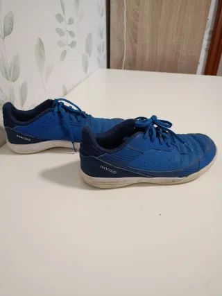 Botas fútbol sala niño azul