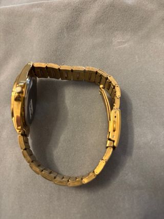 Reloj Comar Dorado con Cristales