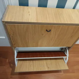 Zapatero de madera con 2 puertas