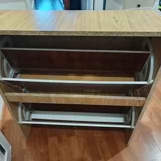 Zapatero de madera con 2 puertas