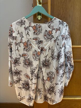 Camisa Stradivarius floral blanca