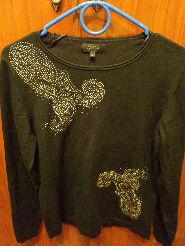 Camiseta negra ANTEA con pedrería Talla L