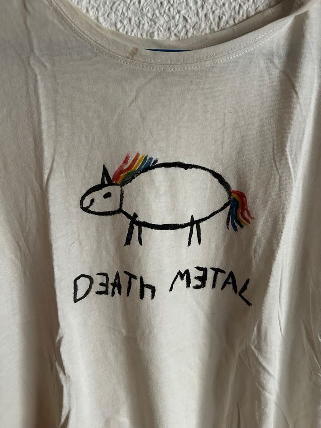 Camiseta Death Metal Unicornio Pintada a Mano