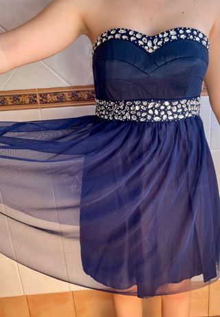 Vestido de fiesta azul con pedrerua