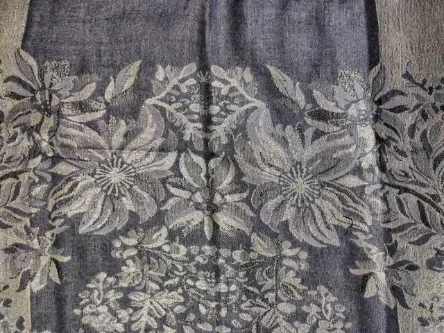 Sciarpa/scialle grande grigio e argento