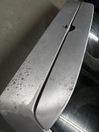 Portón Citroën Saxo Gris con Alerón Pequeño