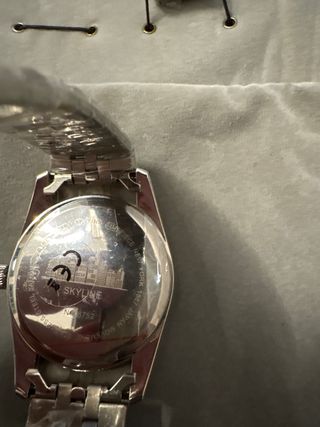 Reloj SKYLINE esfera rosa y correa plateada