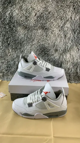 Air Jordan 4 Gris y Blanco
