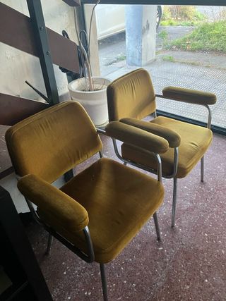 Dos Sillas de oficina.