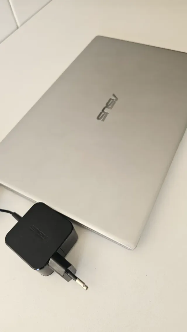ASUS VivoBook 14 Portátil