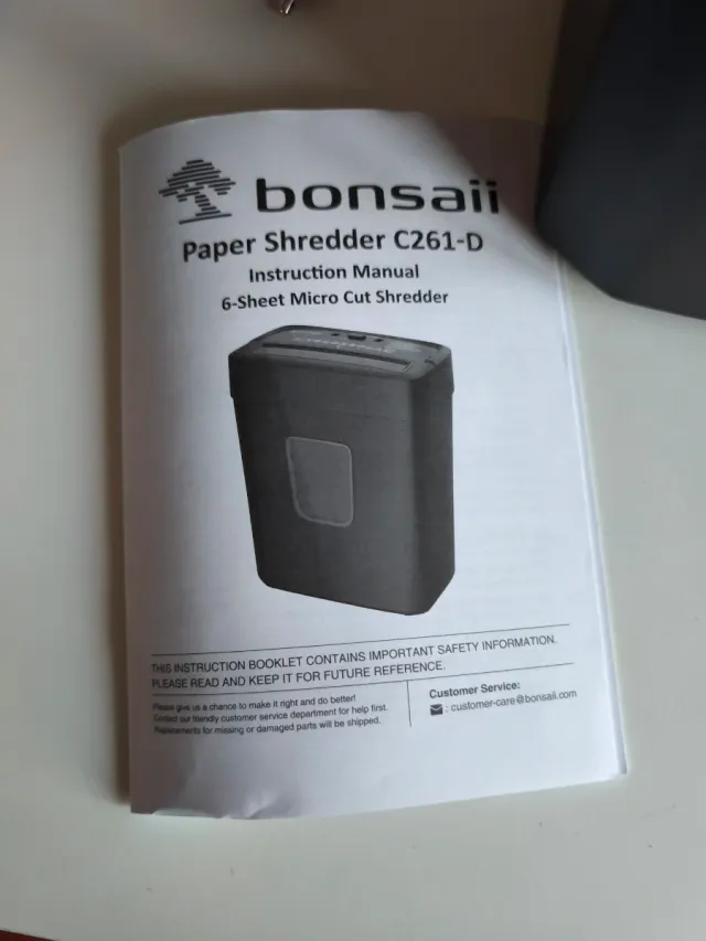 Trituradora de papel negra