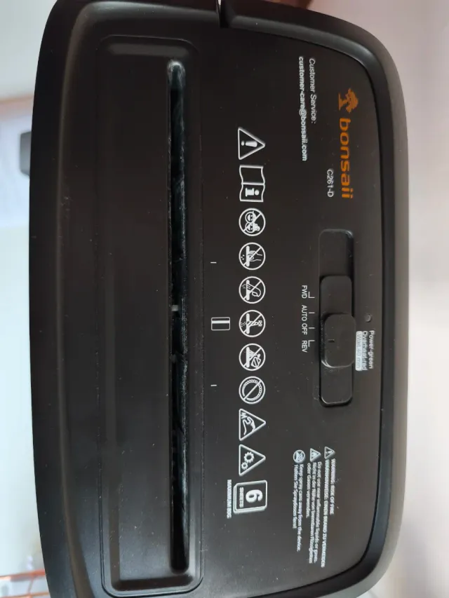 Trituradora de papel negra