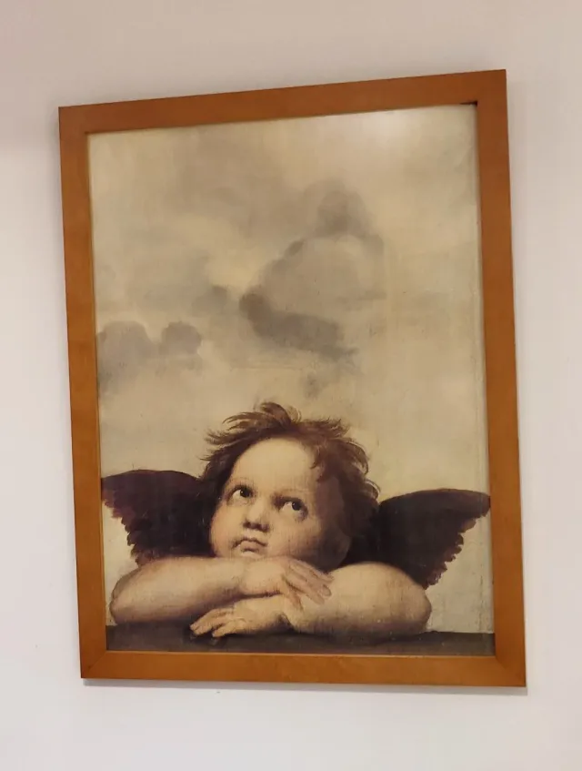 Cuadro de ángel con marco de madera