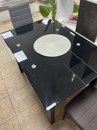 Mesa de cristal extensible negra con 6 sillas