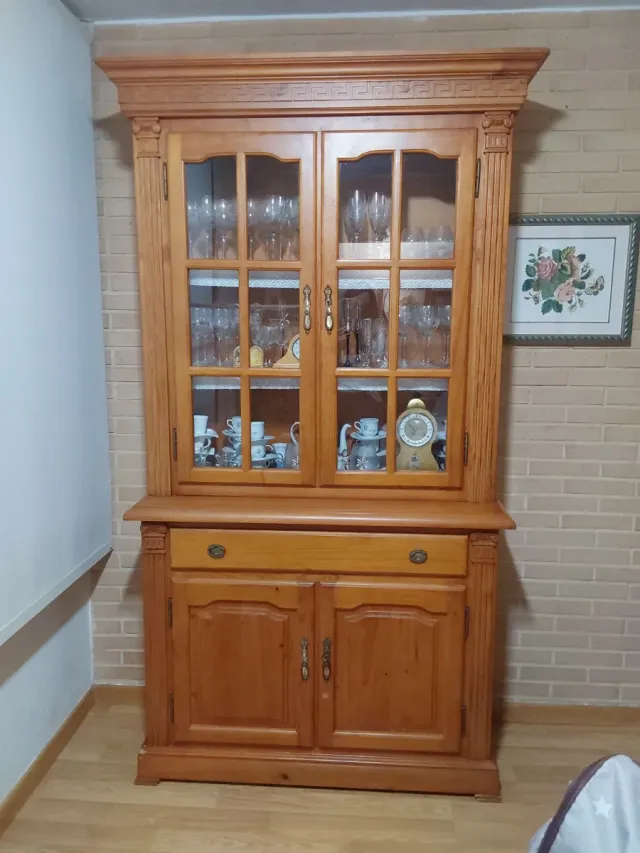 Vitrina de madera maciza de pino