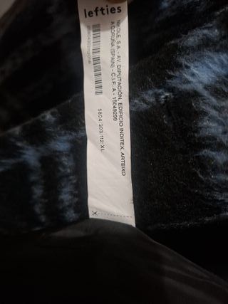 Abrigo cuadros negro y azul Talla XL