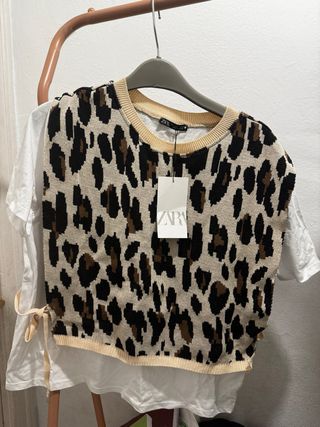 Camiseta Zara Blanca con Chaleco Leopardo